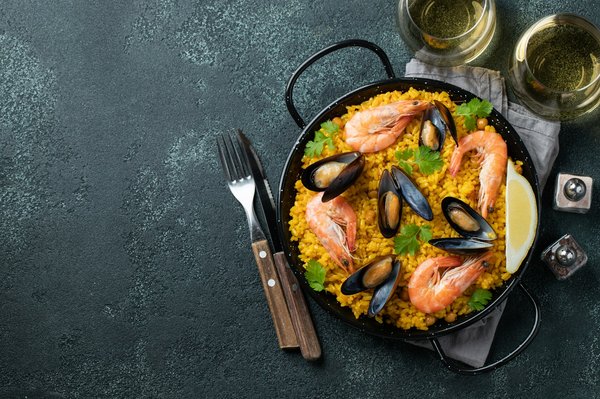 Peut-on louer une maison en Espagne avec des cours de paella?